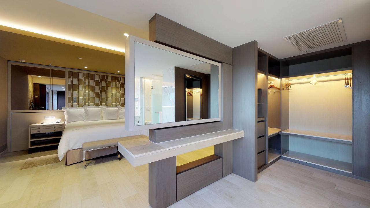 Ambassador Royal Suite